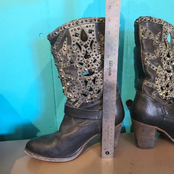 Rare Frye Ilana Deco Black Studded - Size 10 - Picture 6 of 9